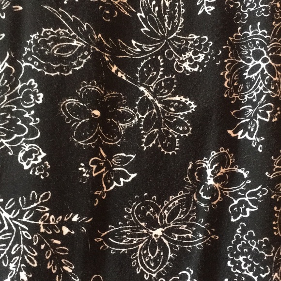 Black and white blouse - Picture 2 of 4